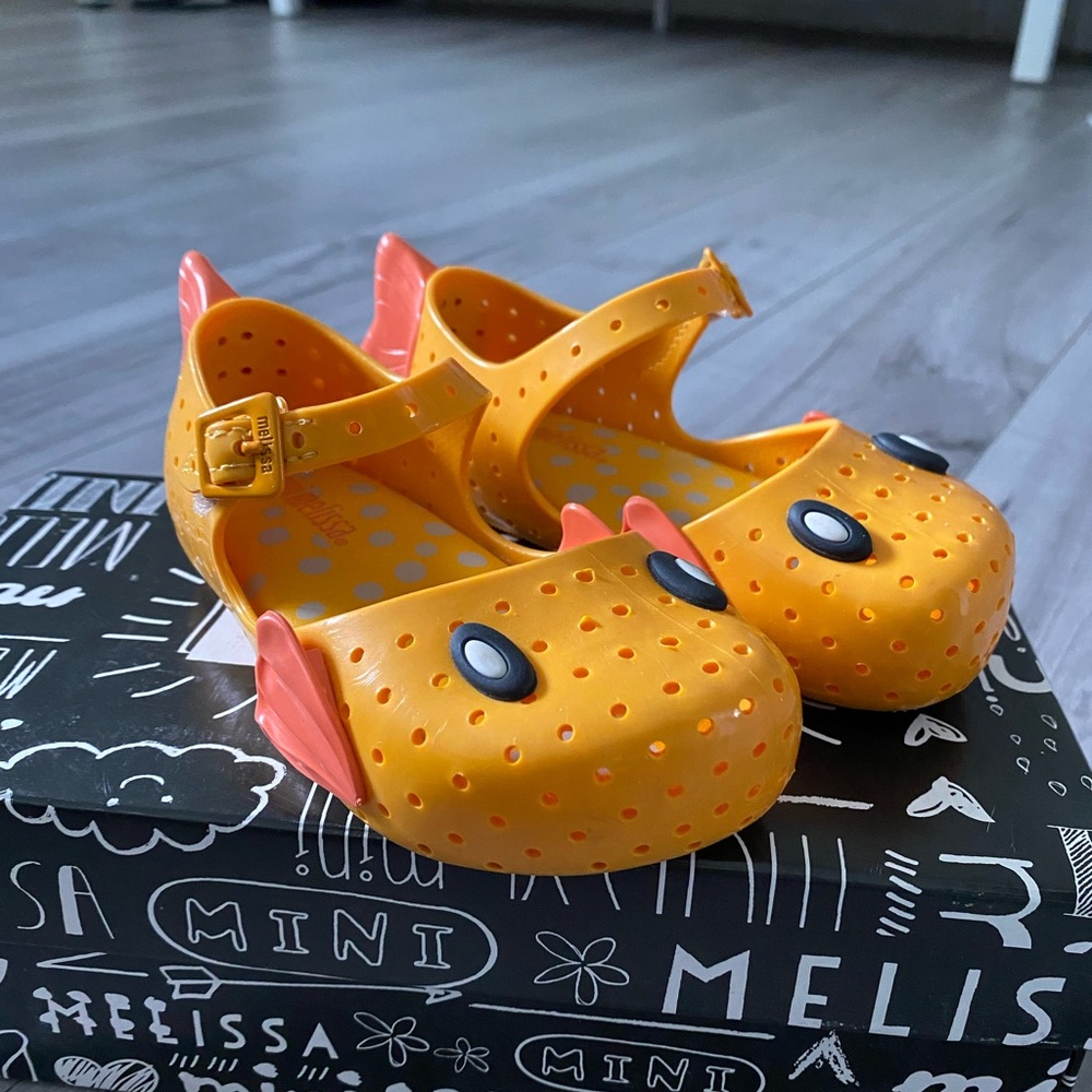 Mini Melissa size 8